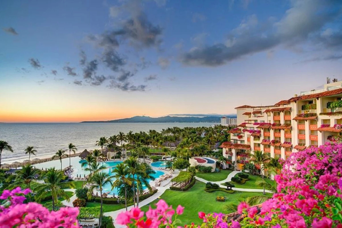 Best All Inclusive Resorts in Puerto Vallarta lamansionvallarta.com