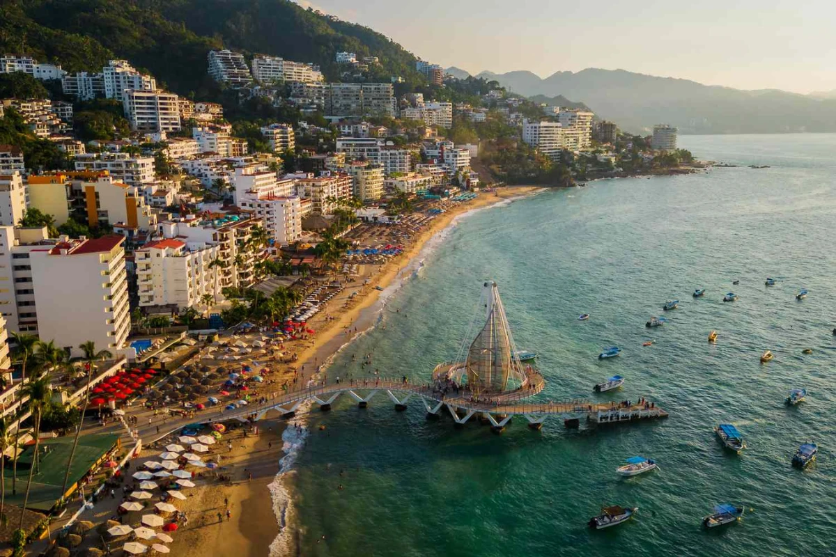 Puerto Vallarta All-Inclusive vs. Non-All-Inclusive Guide lamansionvallarta.com